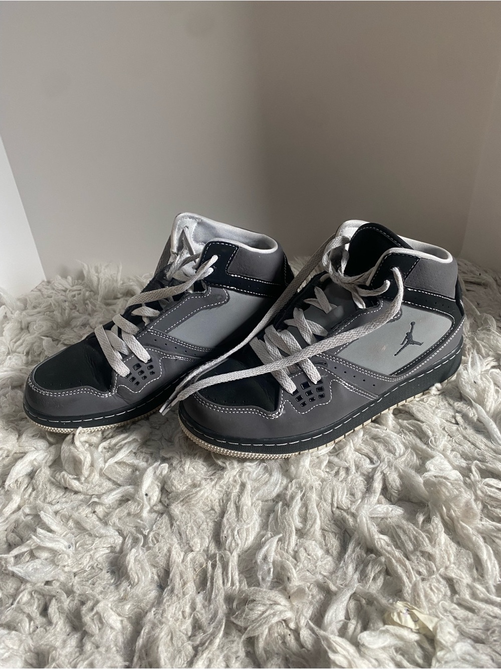 Boy’s Jordan 1 flight sneakers size 6.5
